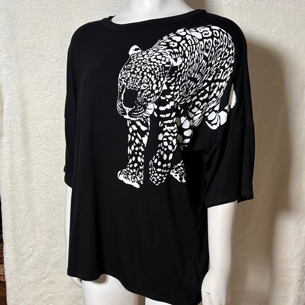 Vanilla Bay Black and White Leopard Long Sleeve Top